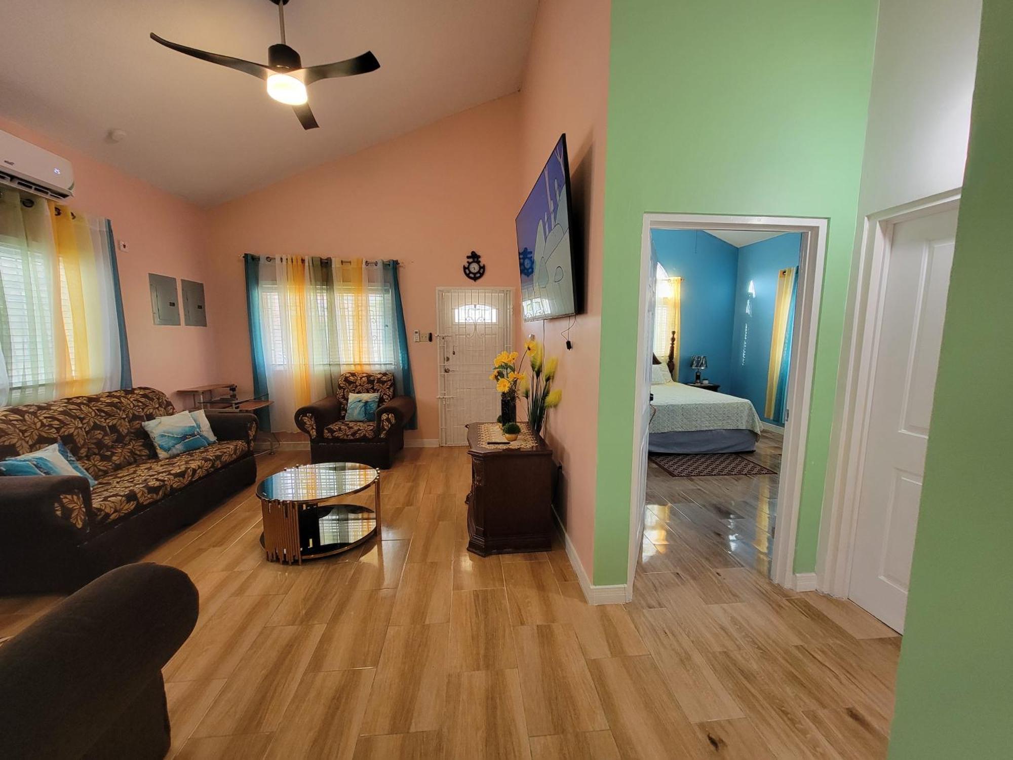 Comfortable Strategic Lodging Quarters Spanish Town Eksteriør billede